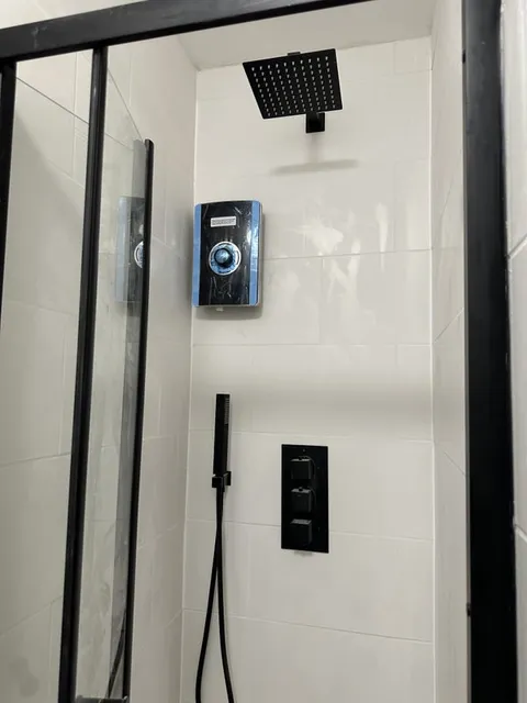 1733748307866-b9.jpg