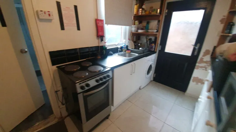 1733749639389-m5.jpg