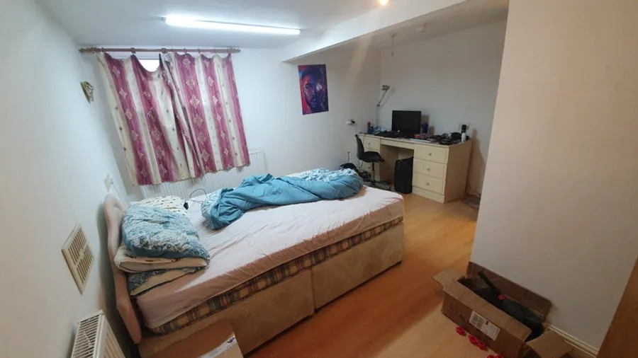1733749881909-z8.jpg