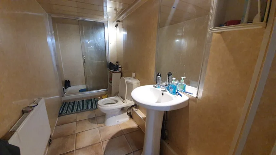 1733749881910-z9.jpg