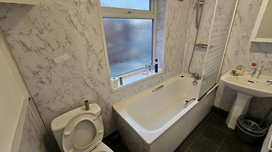 1738676658758-s8.jpg