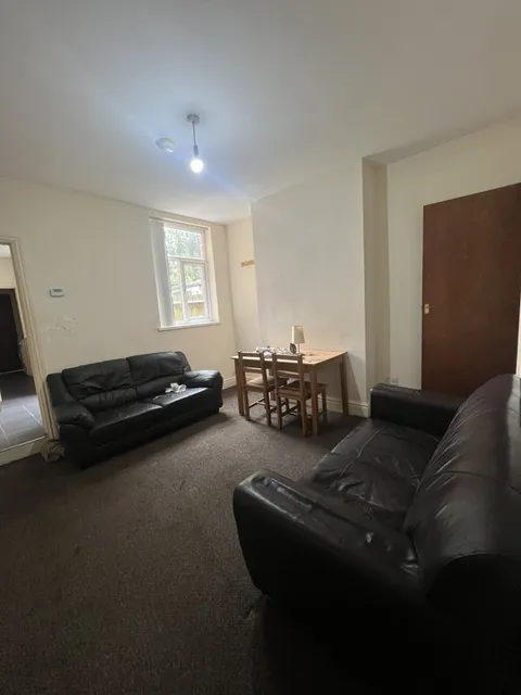 1739792154002-2.jpg