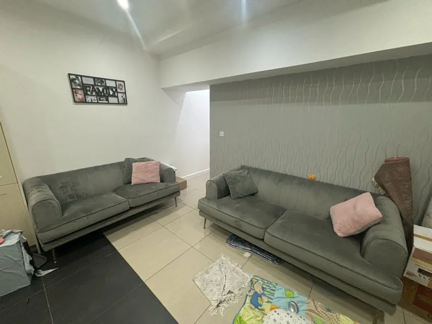 1739969008753-m1.jpg