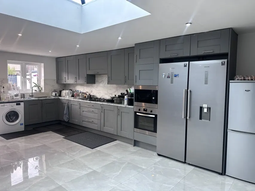1740141152468-m1.jpg