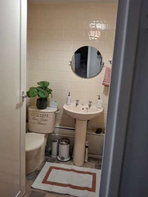 1740232210004-BATHROOM.jpg