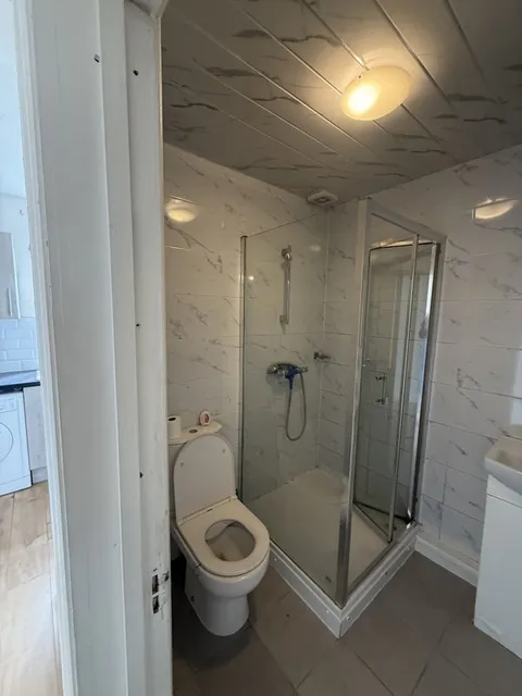 1740752518276-u7.jpg