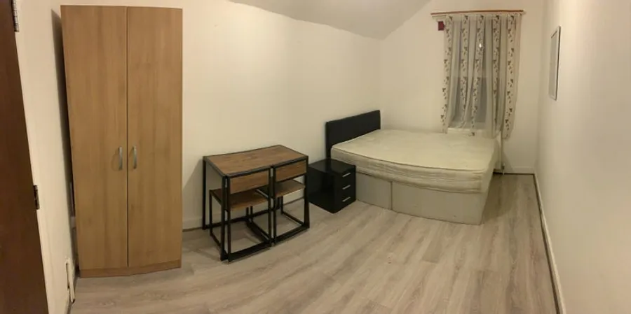 1741702463571-m1.jpg