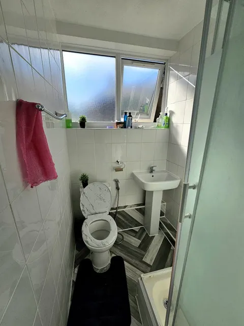 1744628331930-b9.jpg