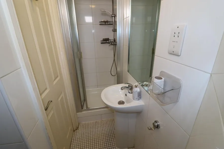 1747906357079-d8.jpg