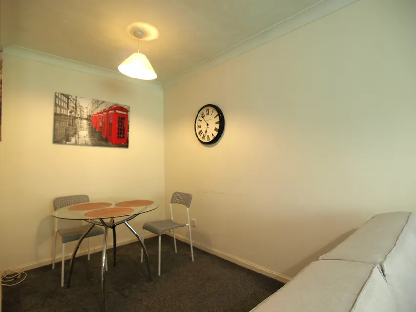 1755256074600-m4.jpg